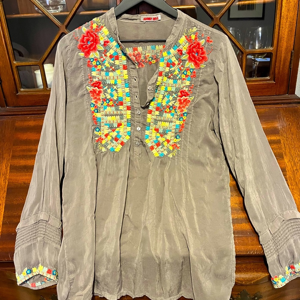 Gorgeous grey cupra rayon embroidered top. Feels like silk!